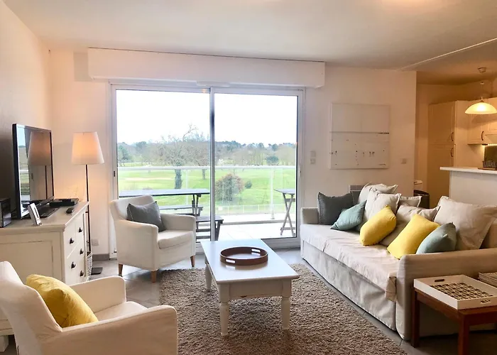 68 M2 Vue Golf Et Piscine